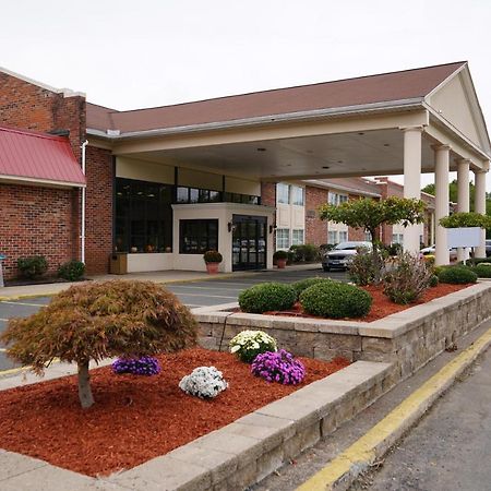 Rodeway Inn & Suites East Windsor Екстериор снимка