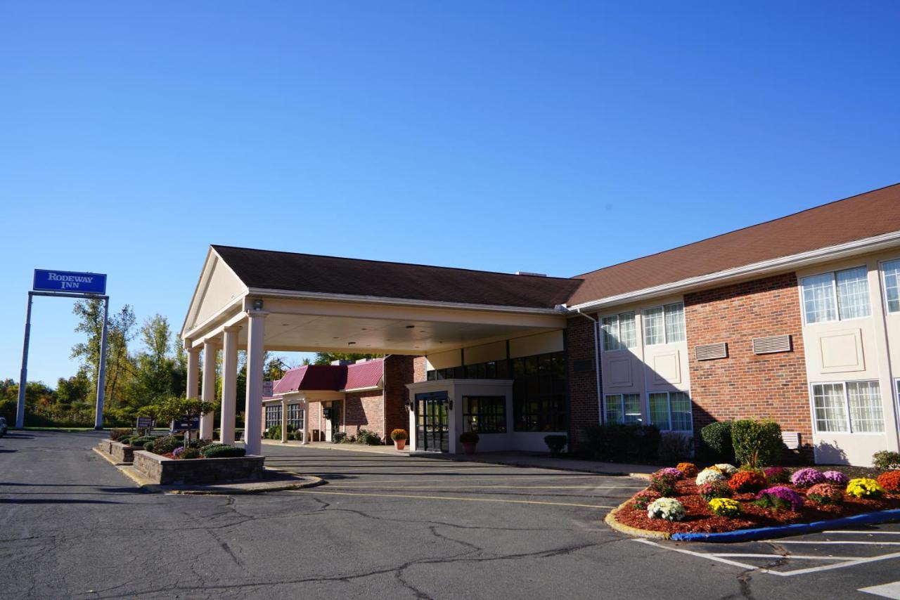 Rodeway Inn & Suites East Windsor Екстериор снимка
