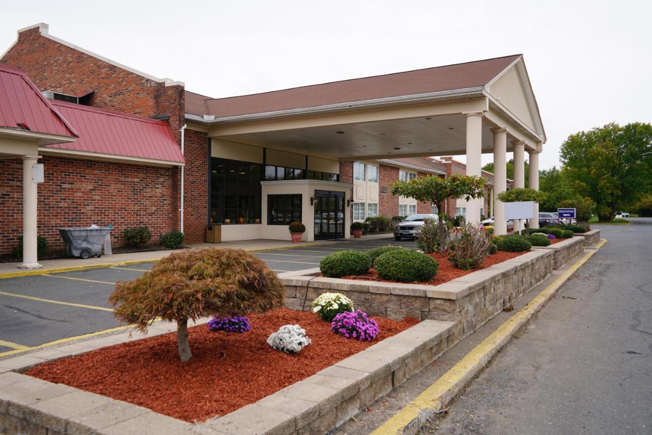 Rodeway Inn & Suites East Windsor Екстериор снимка