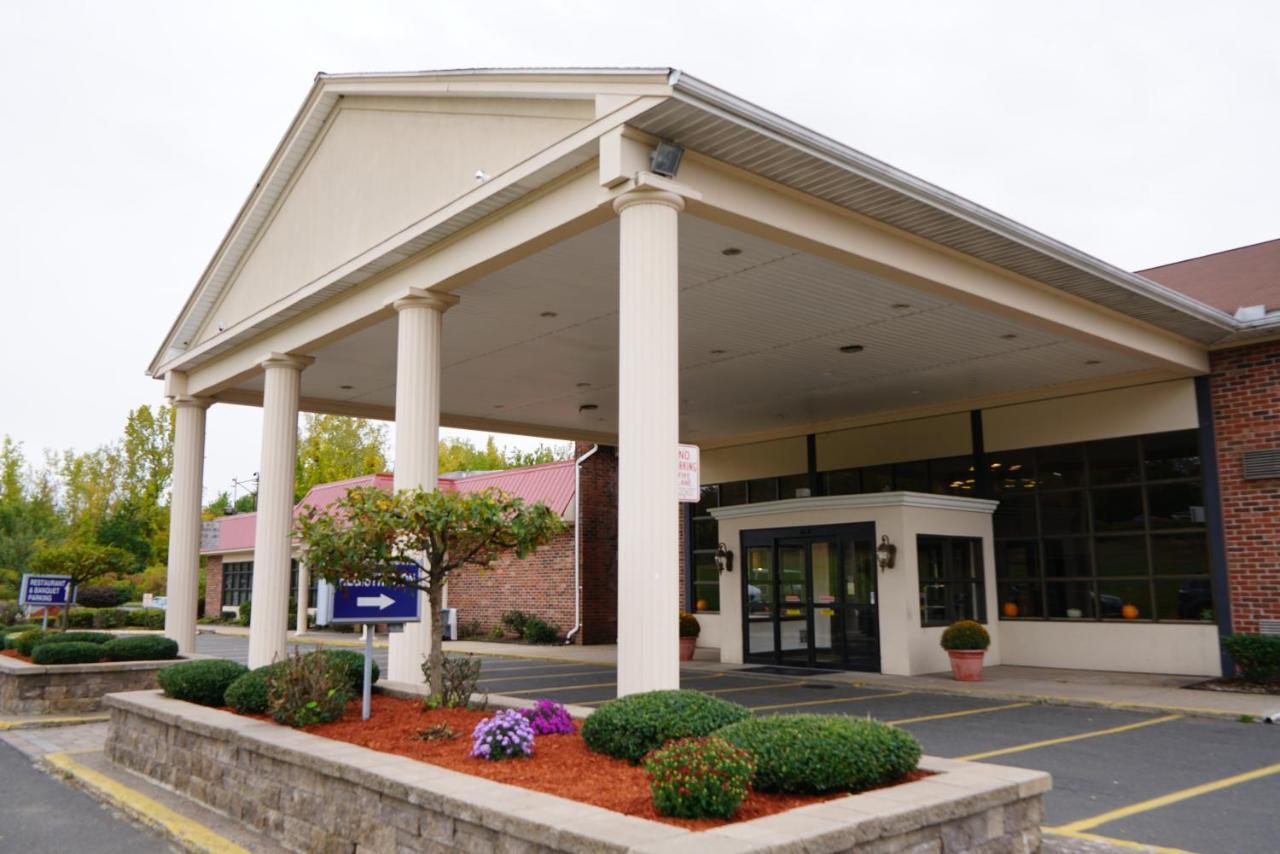 Rodeway Inn & Suites East Windsor Екстериор снимка