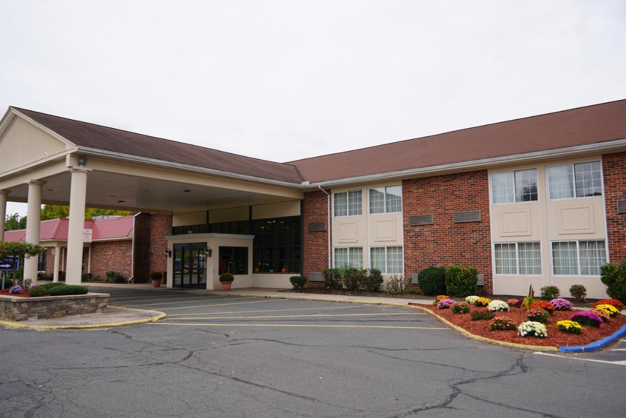 Rodeway Inn & Suites East Windsor Екстериор снимка