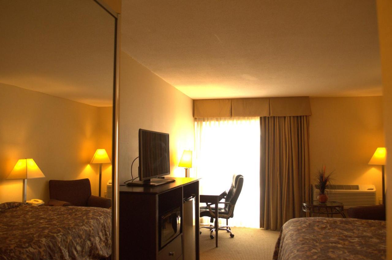 Rodeway Inn & Suites East Windsor Екстериор снимка