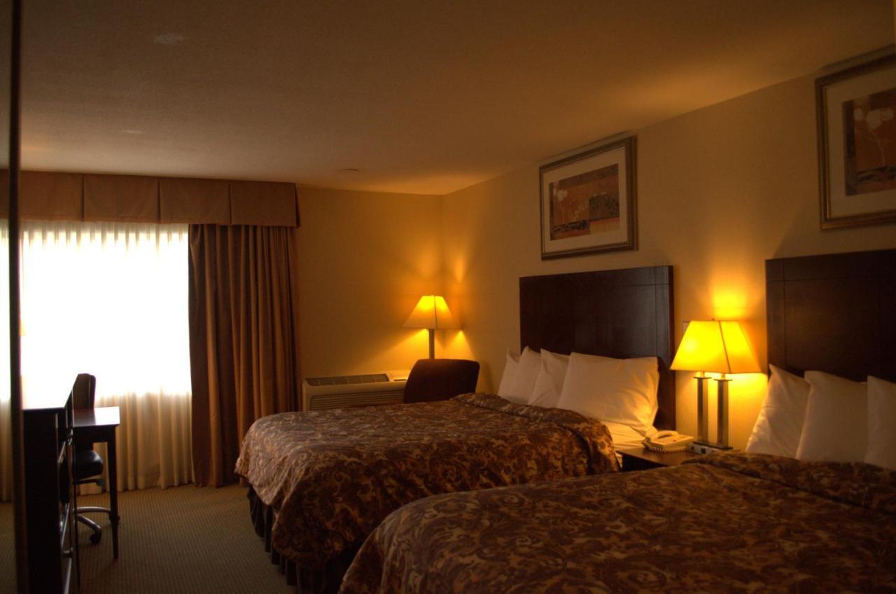 Rodeway Inn & Suites East Windsor Екстериор снимка