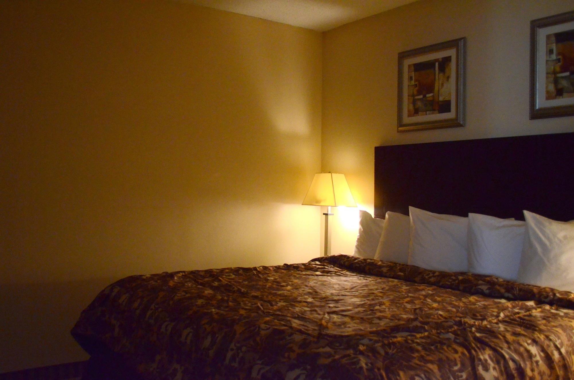 Rodeway Inn & Suites East Windsor Екстериор снимка