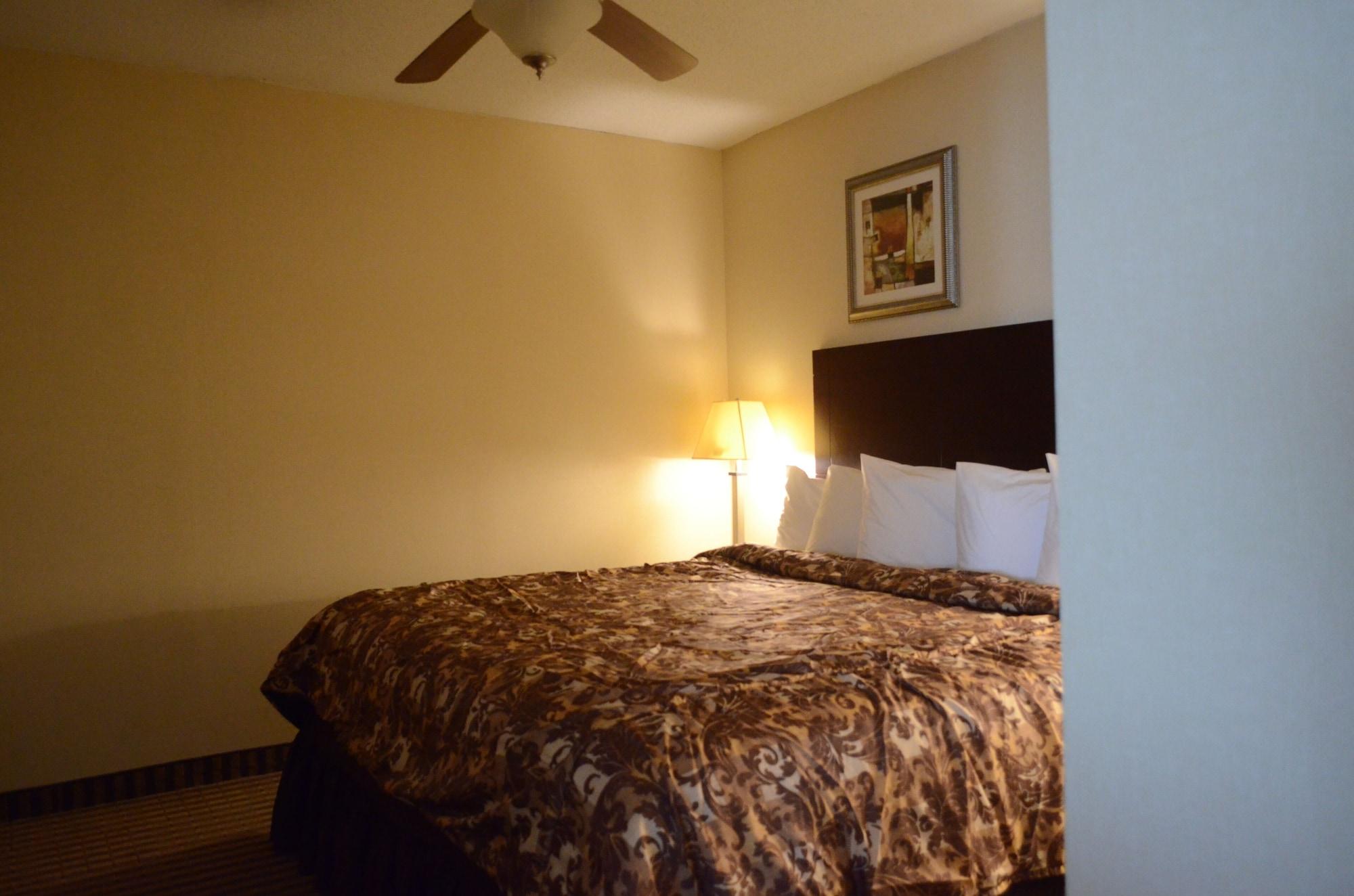 Rodeway Inn & Suites East Windsor Екстериор снимка