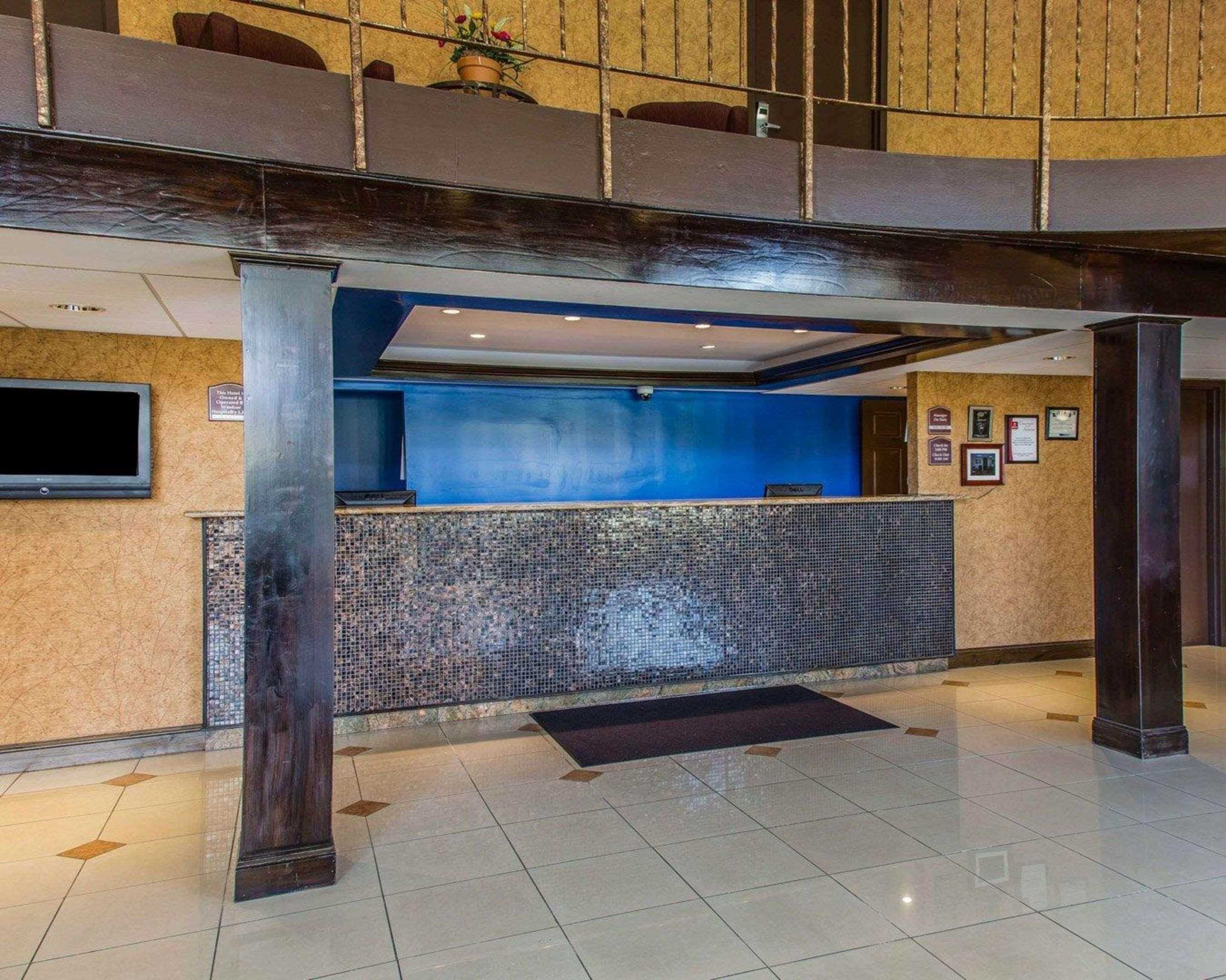 Rodeway Inn & Suites East Windsor Екстериор снимка