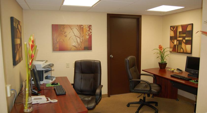 Rodeway Inn & Suites East Windsor Екстериор снимка