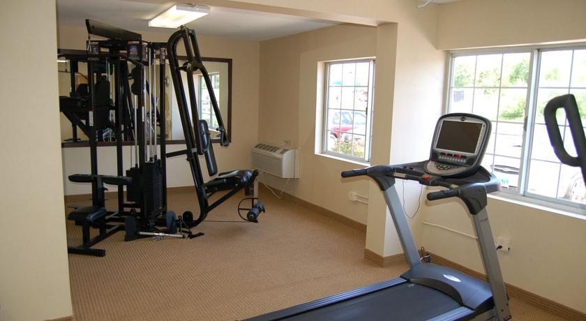 Rodeway Inn & Suites East Windsor Екстериор снимка