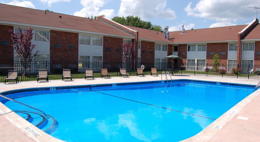 Rodeway Inn & Suites East Windsor Екстериор снимка