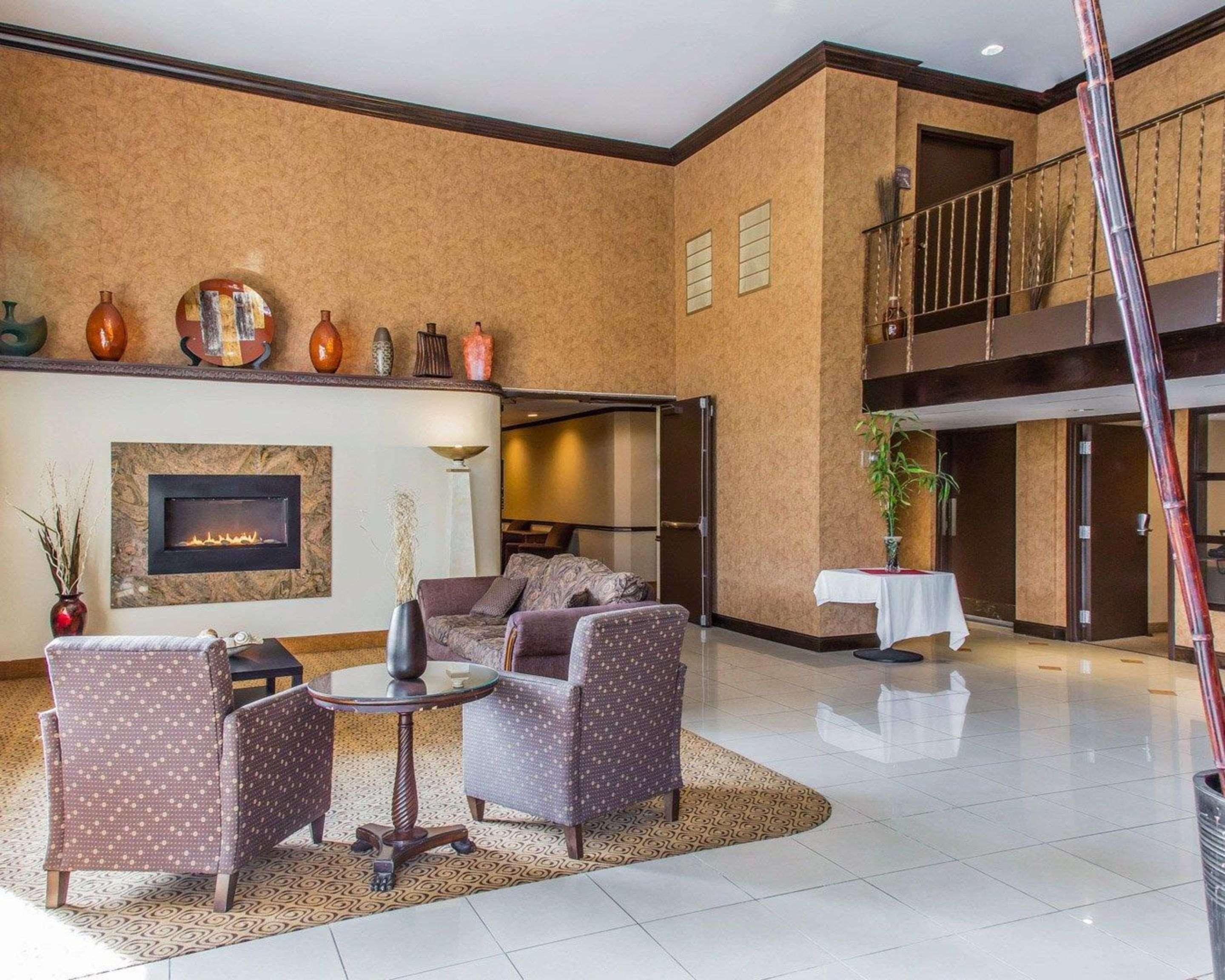 Rodeway Inn & Suites East Windsor Екстериор снимка