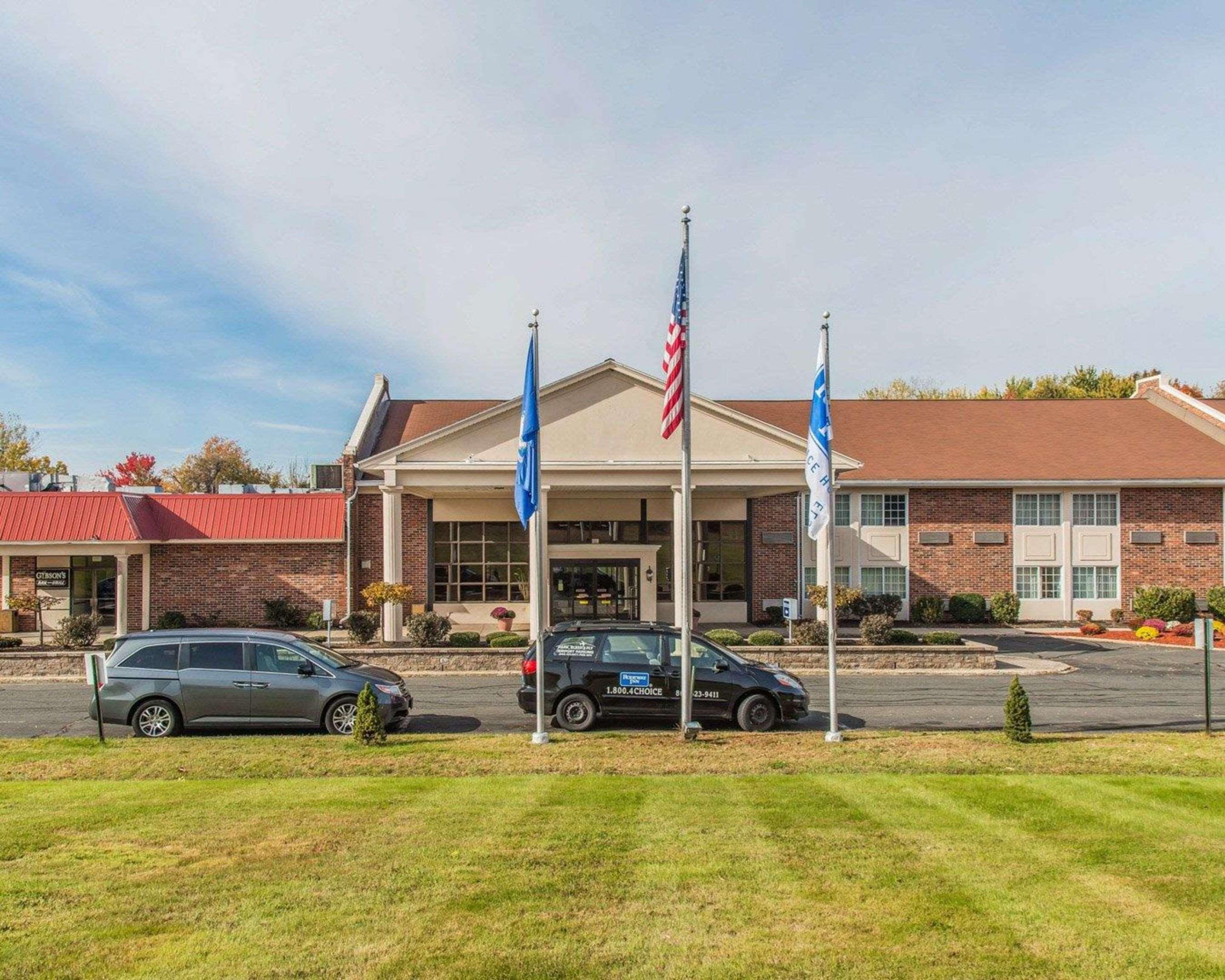 Rodeway Inn & Suites East Windsor Екстериор снимка